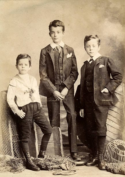 Accueil 8 Photo de famille ancienne en noir et blanc - généalogie en Moselle