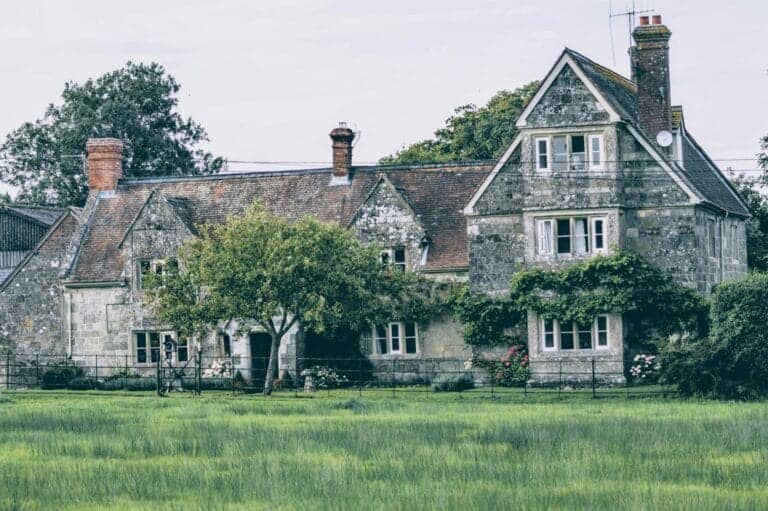 Comment retracer l&rsquo;histoire de votre maison en Moselle : les sources à consulter